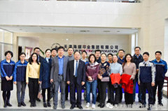 外语教学与研究出版社印制部主任郑志业、材料部副主任侯英子一行莅临海顺参观指导