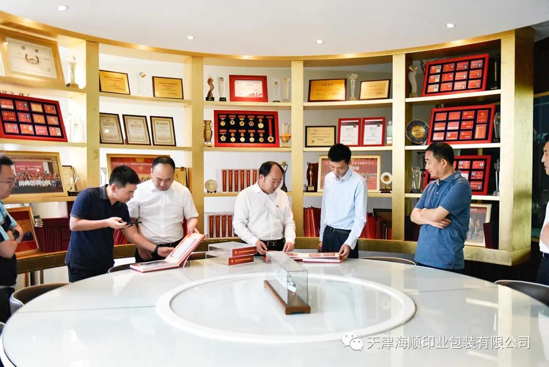 霸州市委常委、组织部长邹斯辉等一行莅临海顺考察党建工作