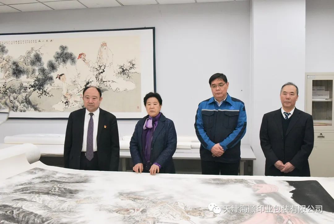 原天津市政协副主席曹秀荣和中央民革委员、市民革委副主任委员王玉佩带队莅临天津海顺印业包装有限公司参观调研(图13)
