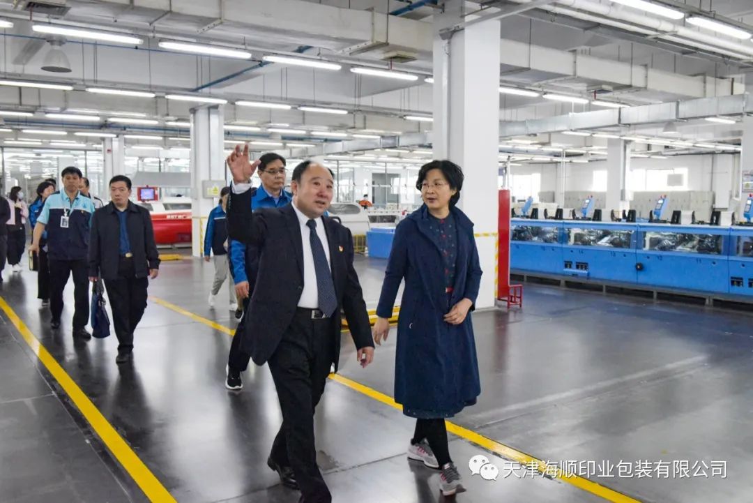 天津市委宣传部副部长袁滨渤一行领导专程为《“三个着力”领航天津》一书莅临天津海顺印业包装有限公司指导工作(图11)