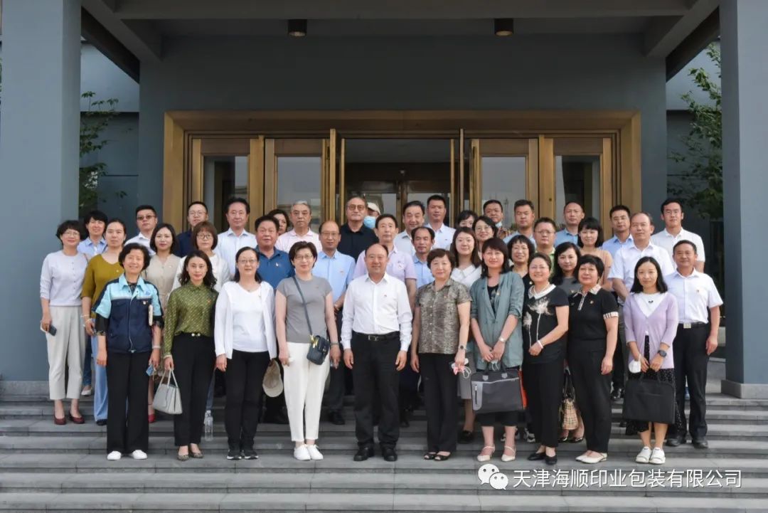 天津市工商联党组副书记、专职副主席牛予其、主任杨雅晶及工商联所属商会党务工作者等一行莅临海顺开展党建交流(图2)