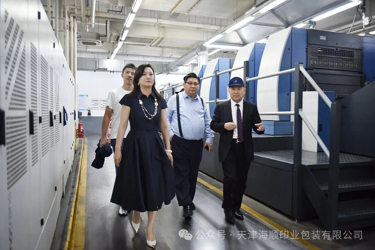 中国人寿金融中心（天津）总经理杨勐，祥禾饽饽铺董事长杨明等领导一行莅临天津海顺参观考察