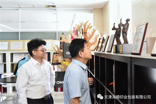 天津市交通运输委领导闫志勇、政务服务处处长张义昌、王骞同中美史克副总经理周强、办公室主任霍维高等一行领导莅临海顺考察指导(图10)