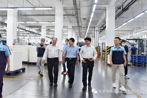 天津市交通运输委领导闫志勇、政务服务处处长张义昌、王骞同中美史克副总经理周强、办公室主任霍维高等一行领导莅临海顺考察指导(图5)