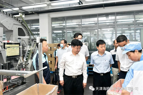 天津市交通运输委领导闫志勇、政务服务处处长张义昌、王骞同中美史克副总经理周强、办公室主任霍维高等一行领导莅临海顺考察指导(图7)