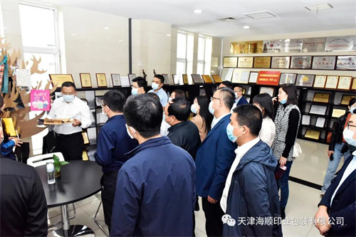 天津市东丽区区委组织部干部与甘肃省甘谷县县委常委组织部部长李斌斌及全县各乡镇党委书记等人莅临海顺印业参观学习、开展党建交流会(图9)