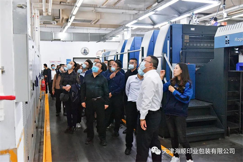 天津市东丽区区委组织部干部与甘肃省甘谷县县委常委组织部部长李斌斌及全县各乡镇党委书记等人莅临海顺印业参观学习、开展党建交流会(图3)