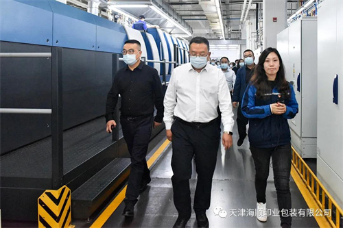 天津市东丽区区委组织部干部与甘肃省甘谷县县委常委组织部部长李斌斌及全县各乡镇党委书记等人莅临海顺印业参观学习、开展党建交流会(图4)