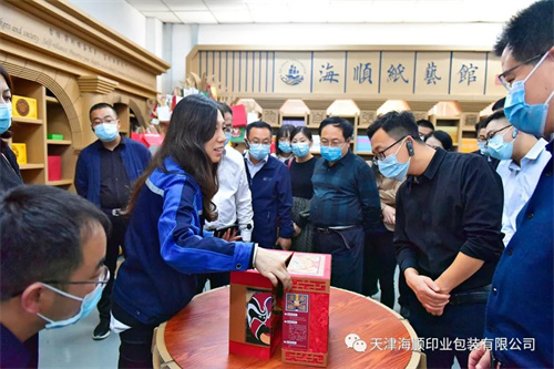 天津市东丽区区委组织部干部与甘肃省甘谷县县委常委组织部部长李斌斌及全县各乡镇党委书记等人莅临海顺印业参观学习、开展党建交流会(图6)